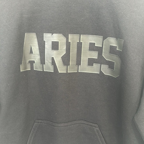 Gildan Aries Hoodie Black Size Medium kangaroo pocket Long Sleeves Fleece - Picture 2 of 7